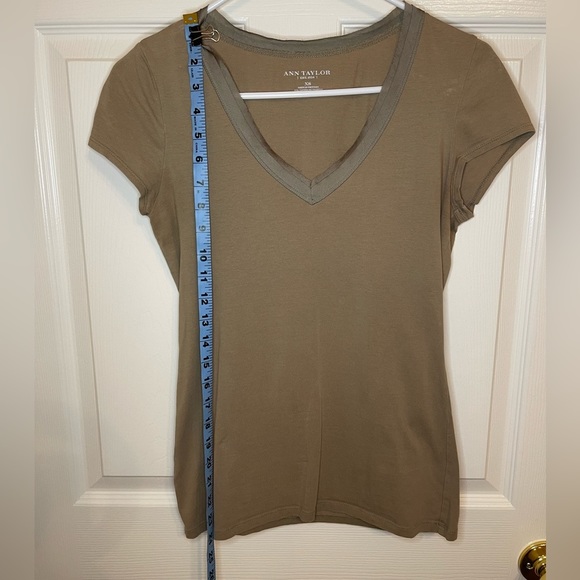 Ann Taylor Olive V-Neck Short Sleeve Tee – XS - Picture 6 of 8